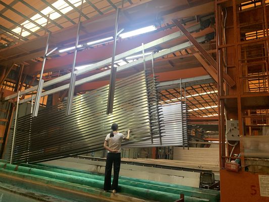 Đường dây sản xuất anodizing hồ sơ nhôm 2000T / M hiệu suất cao cho cửa sổ