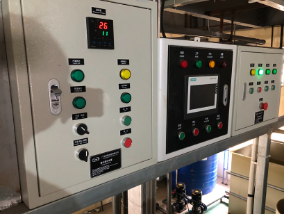 Giá tốt 80 tấn/tháng Đường anodizing nhôm hoàn toàn tự động PLC điều khiển với điều khiển nhiệt độ chính xác ± 1 °C Trực tuyến